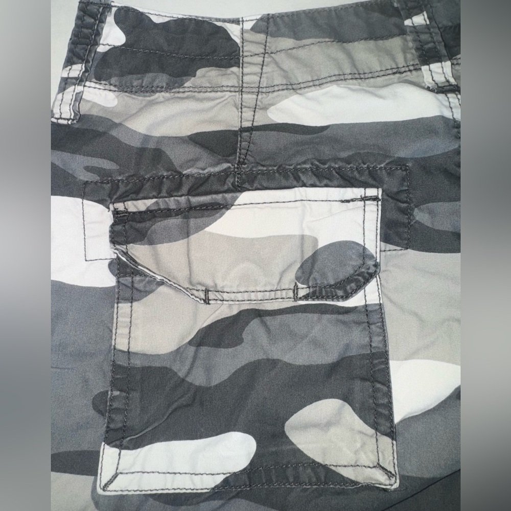 Men's Camouflage Cargo Shorts - Picture 8 of 11